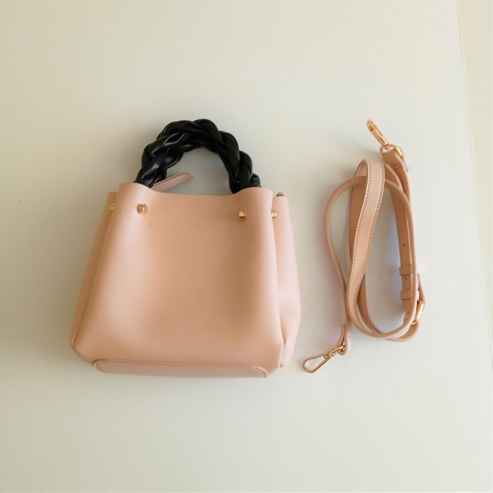 lite pink teen tween bag with zipper, hardware accessories, black twist handles